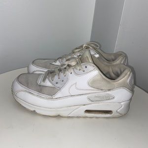 USED NIKE AIR MAX 1